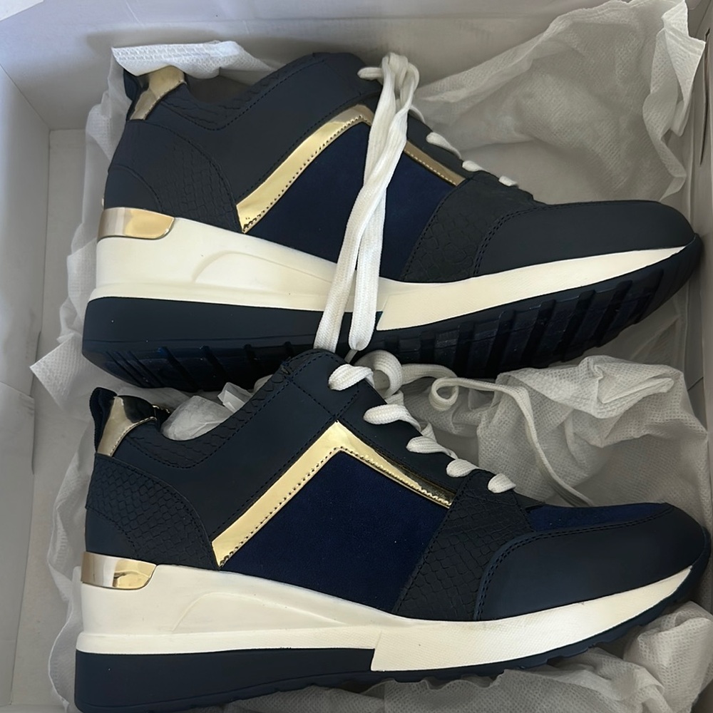IMÁN Brand New Navy and Gold Sneakers.  GORGEOUS!!!!